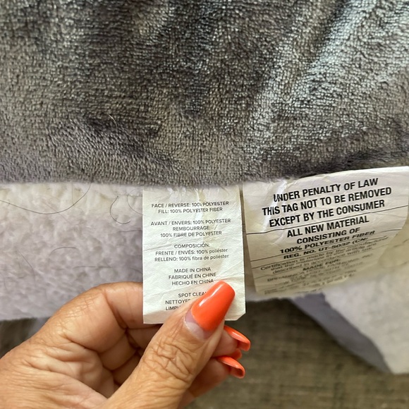 ❗️SOLD❗️UGG Gray/White Large Body Pillow - Picture 7 of 8